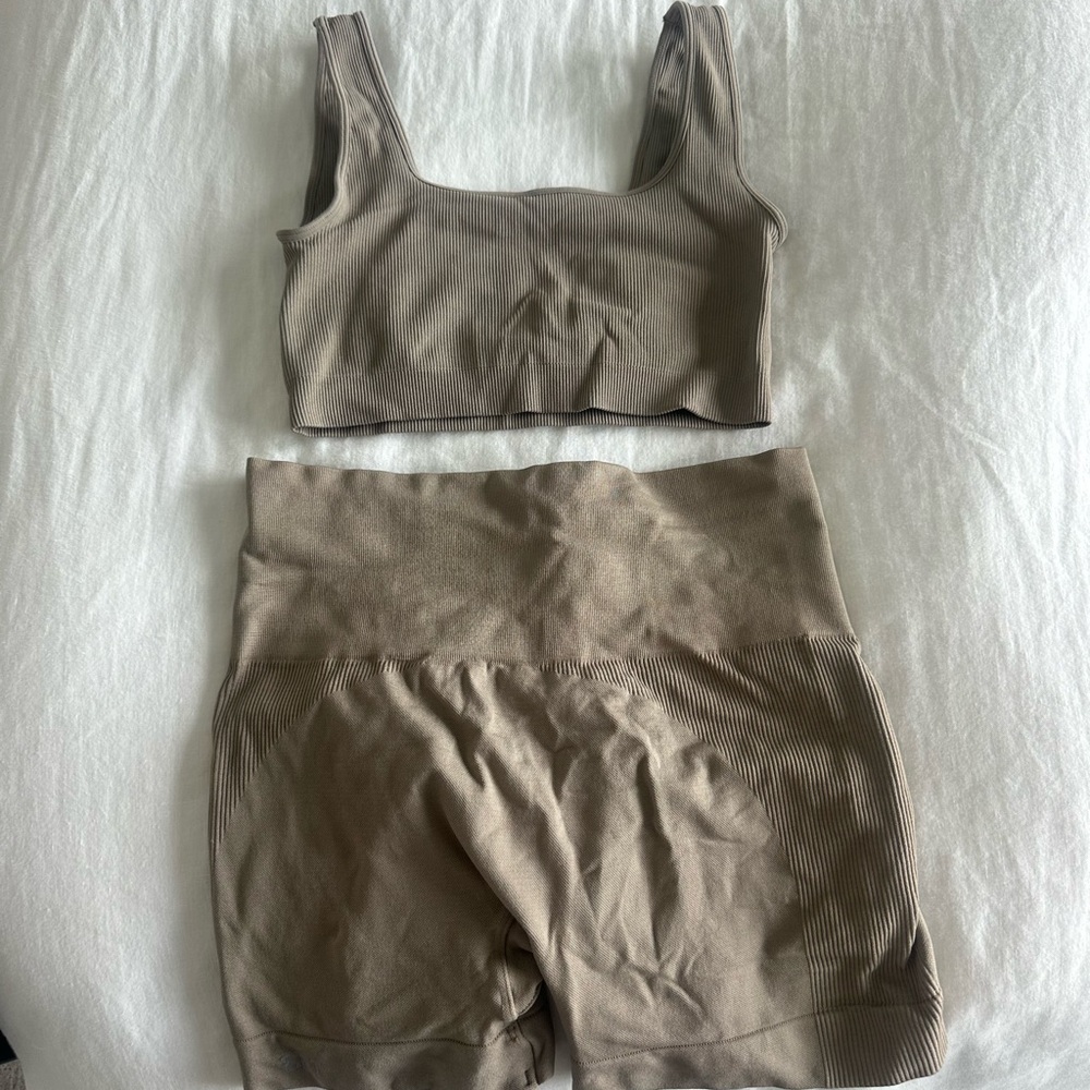 Set Active Sports Bra and Biker Set